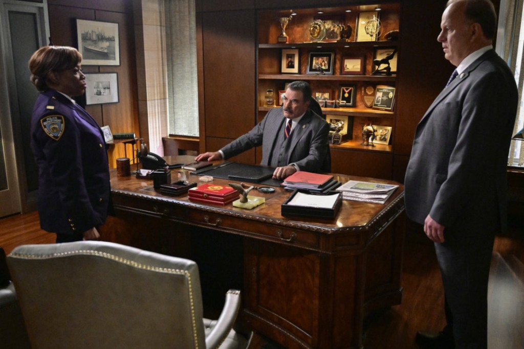 Frank, Garrett et un homme dans le bureau de Frank